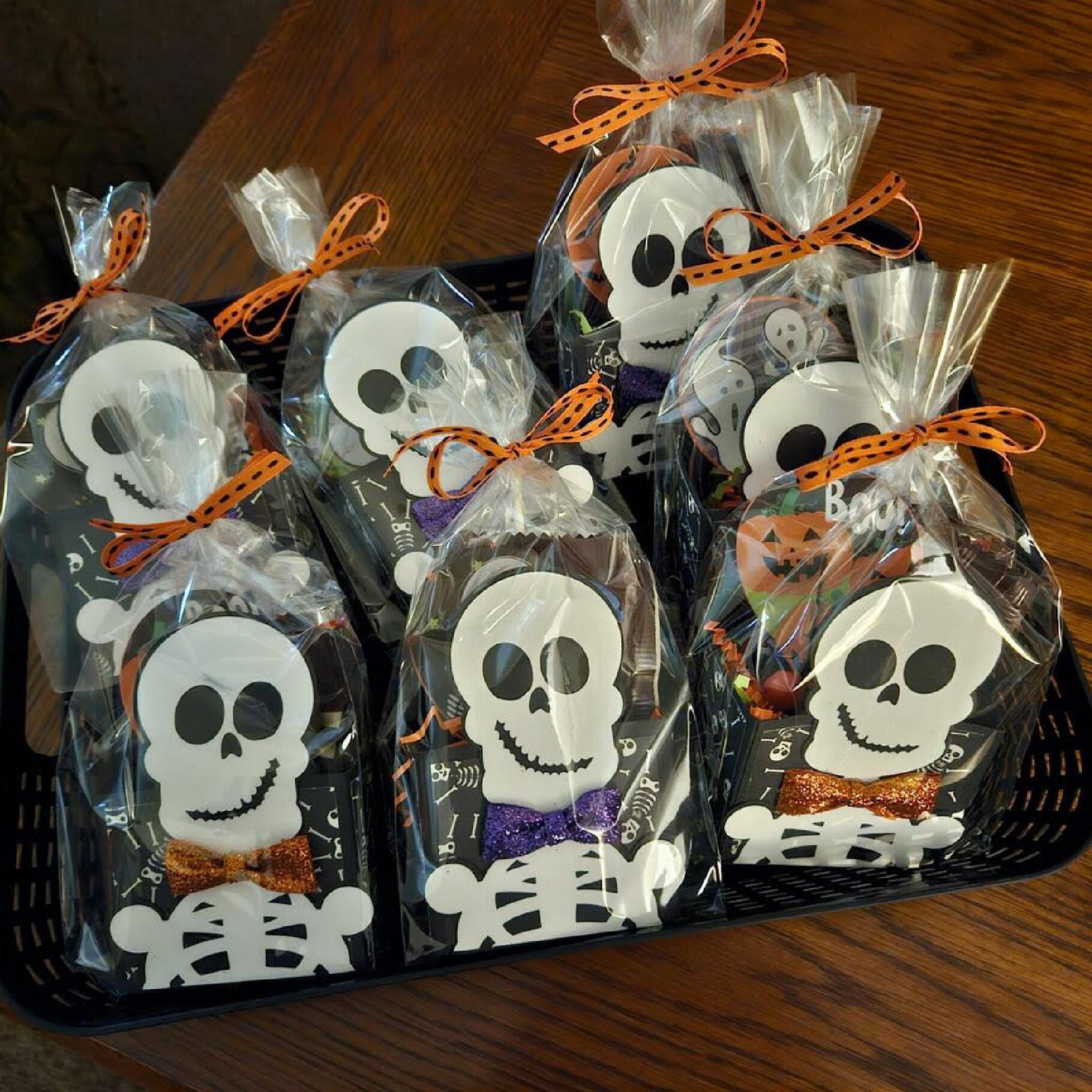 Skeleton Treat Holder